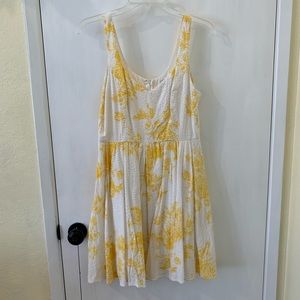 💖4 for $20💖 White and Yellow Floral Sundress
